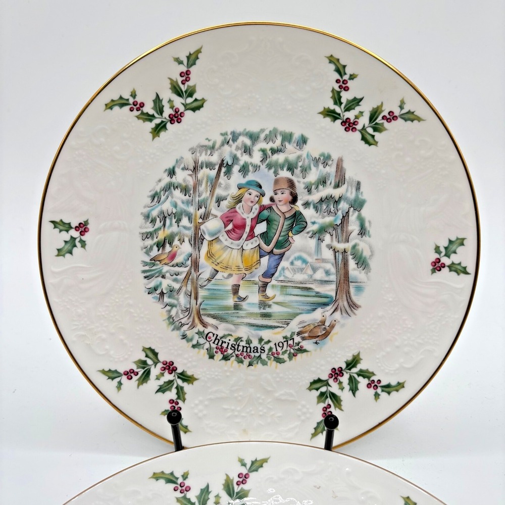 Royal Doulton Tableware Christmas Plates 1978  8.25" Lot of Two‎